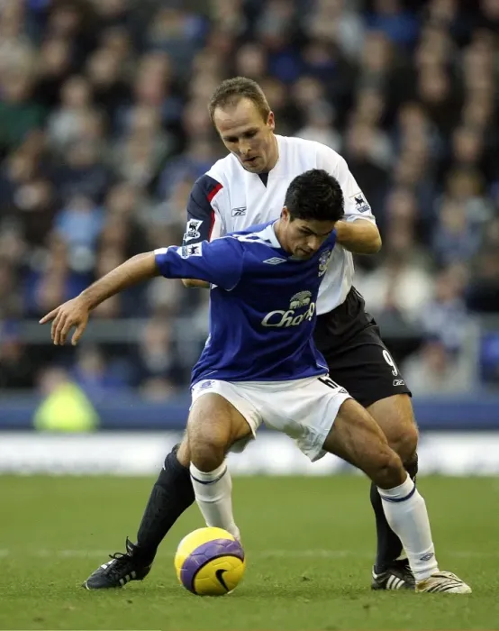 Framed Print : Mikel Arteta vs. Henrik Pedersen: Everton vs. Bolton, FA Barclays Premiership, November 2006 Framed Print : Mikel Arteta vs. Henrik Pedersen: Everton vs. Bolton, FA Barclays Premiership, November 2006