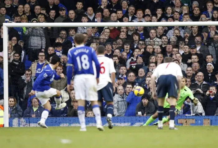 Framed Print : Mikel Arteta's Debut Goal: Everton 1-0 Bolton Wanderers (08 / 09) Framed Print : Mikel Arteta's Debut Goal: Everton 1-0 Bolton Wanderers (08 / 09)