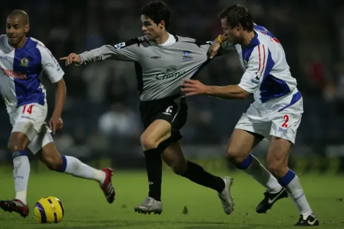 Framed Print : Mikel Arteta's Tenacious Midfield Performance: Overpowering Two Defenders (Blackburn vs Everton)