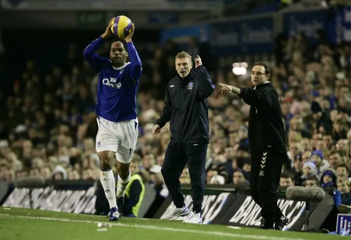 Framed Print : Moyes vs. O'Neill: A Battle at Goodison Park - Lescott Caught in the Middle (06 / 07) Framed Print : Moyes vs. O'Neill: A Battle at Goodison Park - Lescott Caught in the Middle (06 / 07)