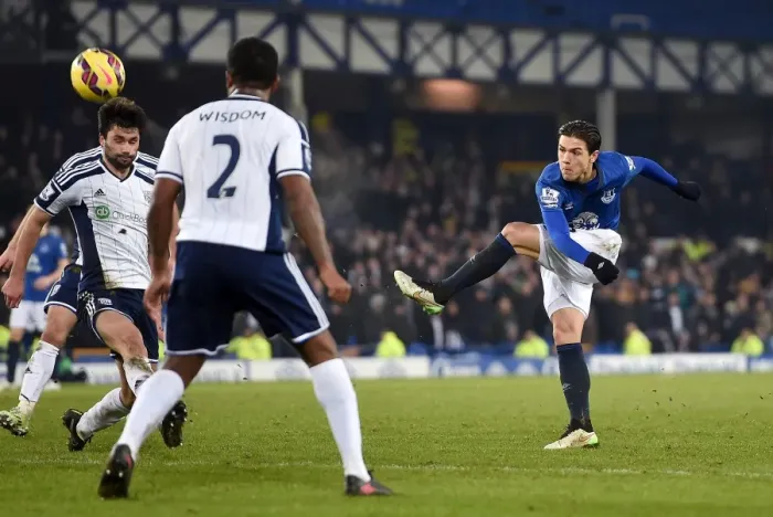 Framed Print : Muhamed Besic's Goal Attempt: Everton vs. West Bromwich Albion, Premier League Framed Print : Muhamed Besic's Goal Attempt: Everton vs. West Bromwich Albion, Premier League