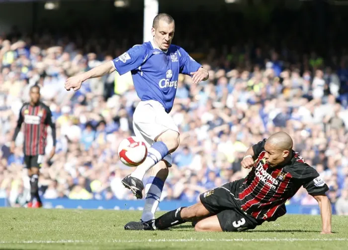 Framed Print : Osman vs De Jong: Everton vs Manchester City, Barclays Premier League, 2009 Framed Print : Osman vs De Jong: Everton vs Manchester City, Barclays Premier League, 2009