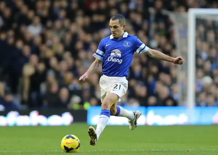 Framed Print : Osman's Struggle: Everton 0-1 Sunderland (December 26, 2013, Goodison Park) Framed Print : Osman's Struggle: Everton 0-1 Sunderland (December 26, 2013, Goodison Park)