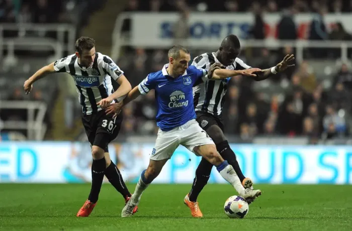 Framed Print : Osman's Triumph: Everton's Dominant 3-0 Victory Over Newcastle United - Osman's Battles with Dummett and Cheik Tiote