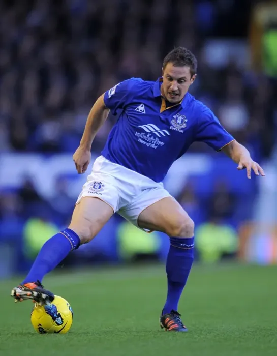 Framed Print : Phil Jagielka in Action: Everton vs Norwich City, Barclays Premier League (17 December 2011) Framed Print : Phil Jagielka in Action: Everton vs Norwich City, Barclays Premier League (17 December 2011)