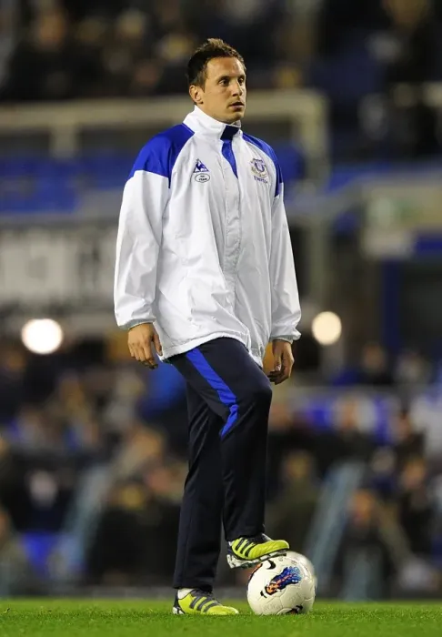 Framed Print : Phil Jagielka at Goodison Park: Everton vs. Arsenal, Barclays Premier League (21 March 2012) Framed Print : Phil Jagielka at Goodison Park: Everton vs. Arsenal, Barclays Premier League (21 March 2012)