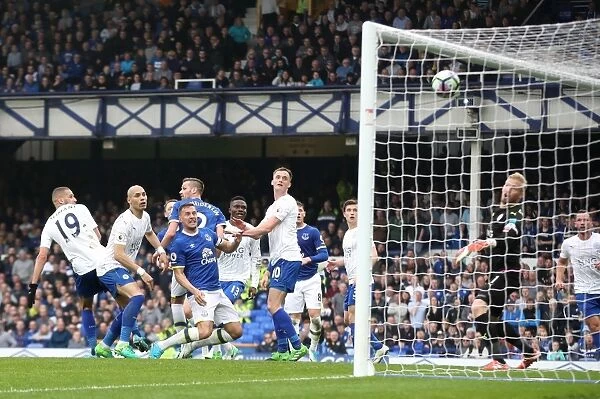 Phil Jagielka Scores Everton's Third Goal: Everton 3- Leicester City, Premier League 2016-17 (Goodison Park)