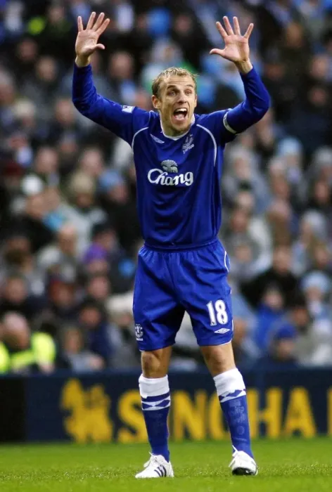 Framed Print : Phil Neville Gives Instructions: Everton vs Manchester City (08 / 09)