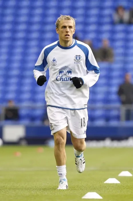 Framed Print : Phil Neville at Goodison Park: Everton vs Fulham, Barclays Premier League (19 March 2011) Framed Print : Phil Neville at Goodison Park: Everton vs Fulham, Barclays Premier League (19 March 2011)