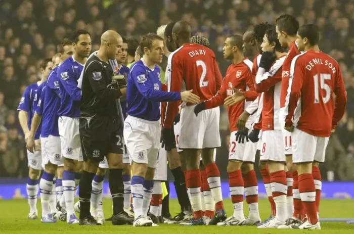 Framed Print : Phil Neville's Unforgettable Handshake: Everton vs Arsenal, Barclays Premier League (08 / 09 Season, 28 / 01 / 09) Framed Print : Phil Neville's Unforgettable Handshake: Everton vs Arsenal, Barclays Premier League (08 / 09 Season, 28 / 01 / 09)