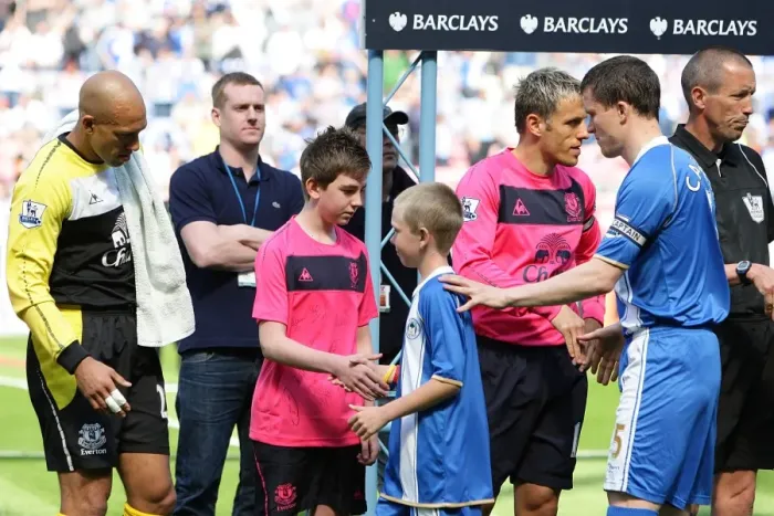 Framed Print : Pre-Match Handshake: Everton and Wigan Athletic, Barclays Premier League (30 April 2011) Framed Print : Pre-Match Handshake: Everton and Wigan Athletic, Barclays Premier League (30 April 2011)