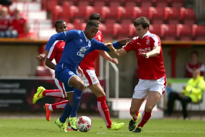 Framed Print : Pre-season Friendly: Swindon Town vs. Everton - Brendan Galloway in Action Framed Print : Pre-season Friendly: Swindon Town vs. Everton - Brendan Galloway in Action