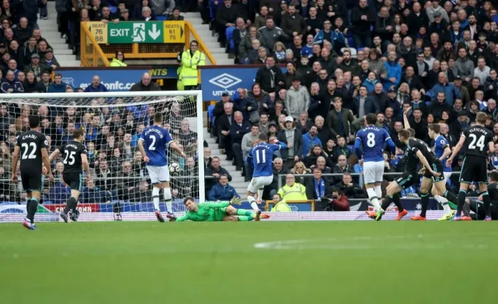 Framed Print : Premier League - Everton v West Bromwich Albion - Goodison Park