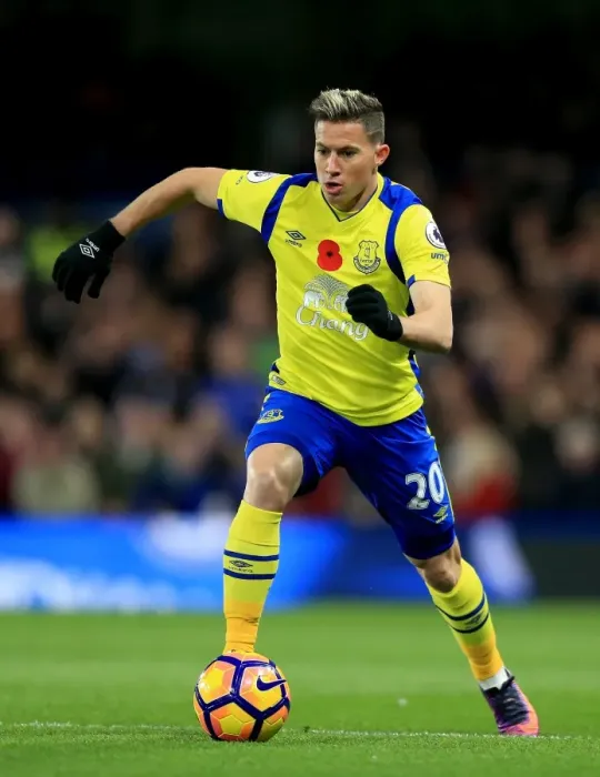 Framed Print : Premier League Showdown: Bryan Oviedo of Everton Faces Chelsea at Stamford Bridge Framed Print : Premier League Showdown: Bryan Oviedo of Everton Faces Chelsea at Stamford Bridge