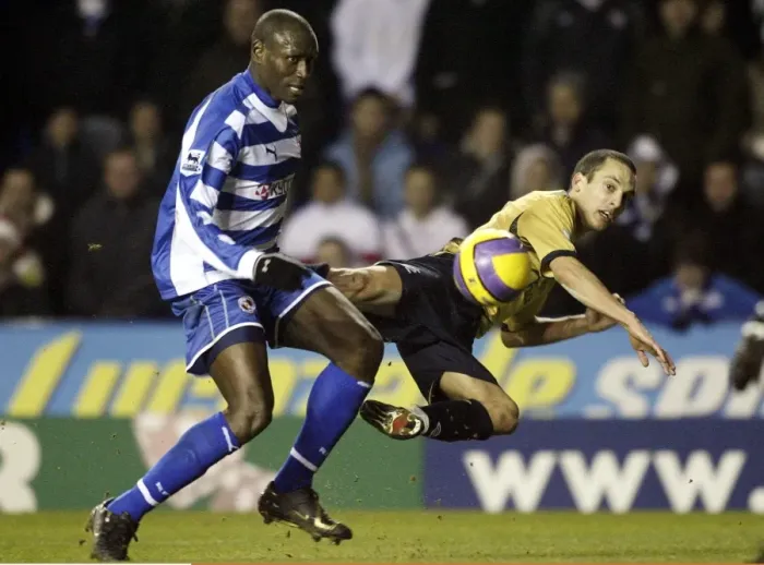 Framed Print : Reading v Everton Leon Osman of Everton in action with Ibrahima Sonko of Reading Framed Print : Reading v Everton Leon Osman of Everton in action with Ibrahima Sonko of Reading