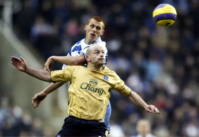 Framed Print : Reading v Everton Steve Sidwell of Reading challenges Lee Carsley of Everton Framed Print : Reading v Everton Steve Sidwell of Reading challenges Lee Carsley of Everton