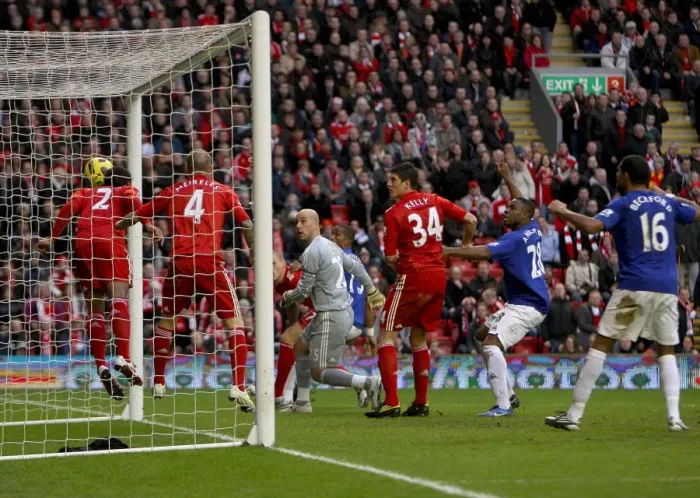Framed Print : Reina's Disappointment: Distin Scores the Dramatic Equalizer for Everton in Liverpool Rivalry (16 January 2011) Framed Print : Reina's Disappointment: Distin Scores the Dramatic Equalizer for Everton in Liverpool Rivalry (16 January 2011)