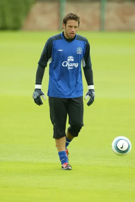 Framed Print : Richard Wright in Training at Everton Football Club, 2004 Framed Print : Richard Wright in Training at Everton Football Club, 2004