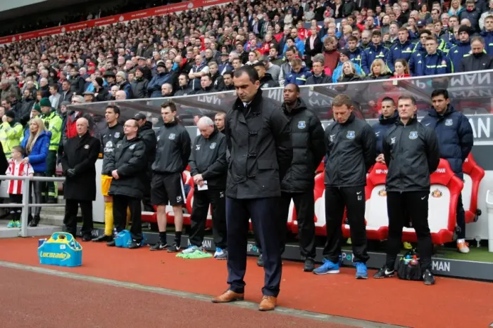 Framed Print : Roberto Martinez and Everton Team Observe Minutes Silence at Stadium of Light (Sunderland vs. Everton, Barclays Premier League, 12-04-2014)