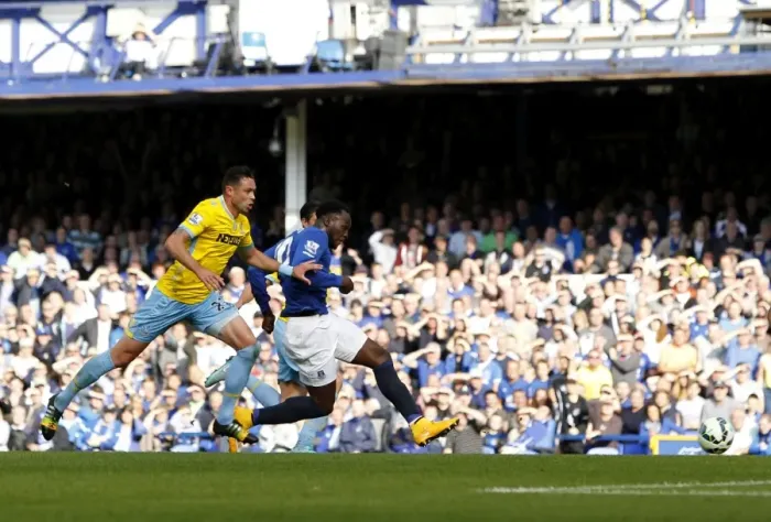 Framed Print : Romelu Lukaku Scores First Goal: Everton's Thrilling Victory over Crystal Palace in the Premier League Framed Print : Romelu Lukaku Scores First Goal: Everton's Thrilling Victory over Crystal Palace in the Premier League
