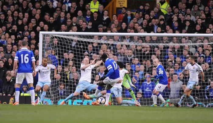 Framed Print : Romelu Lukaku Scores the Opener: Everton 1-0 West Ham United (Barclays Premier League, Goodison Park, 01-03-2014) Framed Print : Romelu Lukaku Scores the Opener: Everton 1-0 West Ham United (Barclays Premier League, Goodison Park, 01-03-2014)