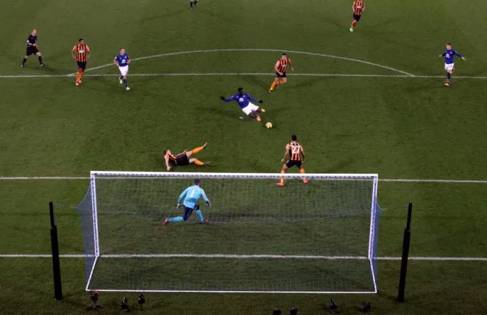 Framed Print : Romelu Lukaku Scores the Opener: Everton's Thrilling Victory over Hull City at Goodison Park