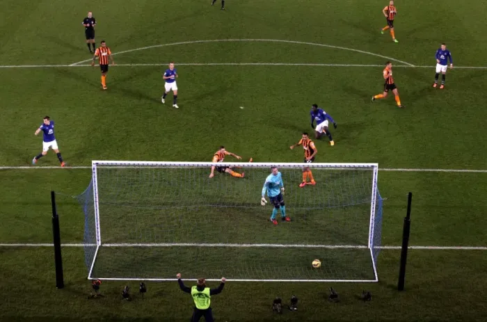 Framed Print : Romelu Lukaku Scores the Opener: Thrilling Everton Start Against Hull City (BPL, Goodison Park)