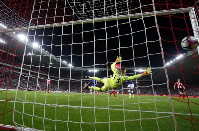 Framed Print : Romelu Lukaku Scores Opening Goal: Everton at Sunderland's Stadium of Light (Premier League)