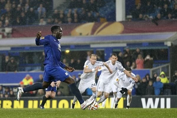 Romelu Lukaku Scores Penalty: Everton Takes 2-0 Lead Over Dynamo Kiev (UEFA Europa League)