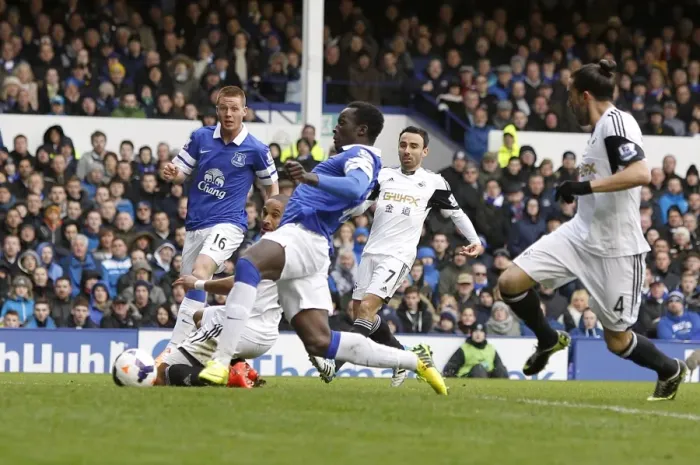 Framed Print : Romelu Lukaku Scores His Second Goal: Everton's Victory Over Swansea City (22-03-2014) Framed Print : Romelu Lukaku Scores His Second Goal: Everton's Victory Over Swansea City (22-03-2014)