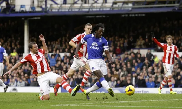 Framed Print : Romelu Lukaku's Brace Powers Everton to Dominant 4-0 Victory over Stoke City Framed Print : Romelu Lukaku's Brace Powers Everton to Dominant 4-0 Victory over Stoke City