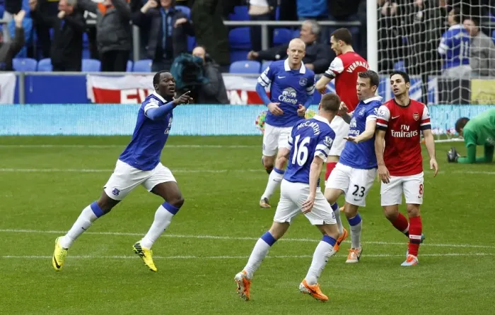Framed Print : Romelu Lukaku's Double Strike: Everton's Triumphant 3-0 Victory over Arsenal (06-04-2014, Goodison Park)