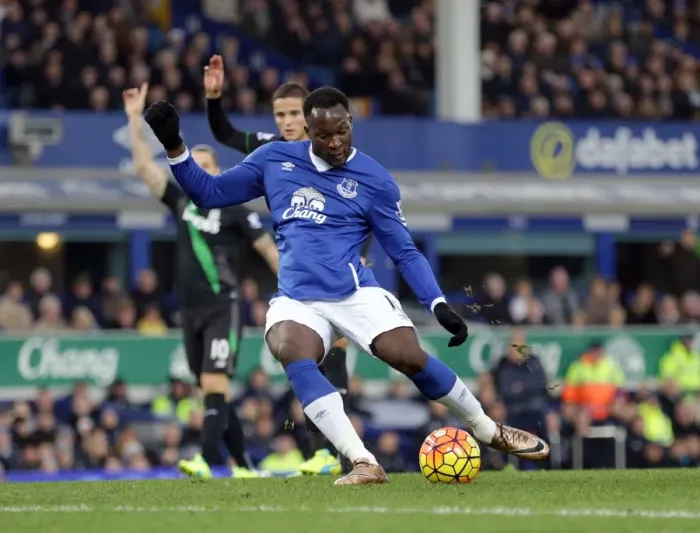 Framed Print : Romelu Lukaku's Thrilling Debut Goal: Everton vs Stoke City (BPL) Framed Print : Romelu Lukaku's Thrilling Debut Goal: Everton vs Stoke City (BPL)