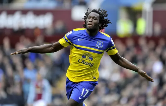 Framed Print : Romelu Lukaku's Thrilling Goal Celebration: Everton's Victory Start at Villa Park (26-10-2013, Barclays Premier League)
