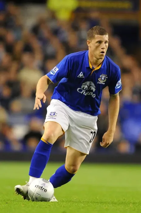 Framed Print : Ross Barkley in Action: Everton vs. West Bromwich Albion, Carling Cup Round 3, Goodison Park (September 2011) Framed Print : Ross Barkley in Action: Everton vs. West Bromwich Albion, Carling Cup Round 3, Goodison Park (September 2011)