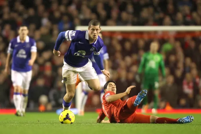 Framed Print : Ross Barkley Evades Luis Suarez: Everton vs. Liverpool's Intense Rivalry (4-0) Framed Print : Ross Barkley Evades Luis Suarez: Everton vs. Liverpool's Intense Rivalry (4-0)