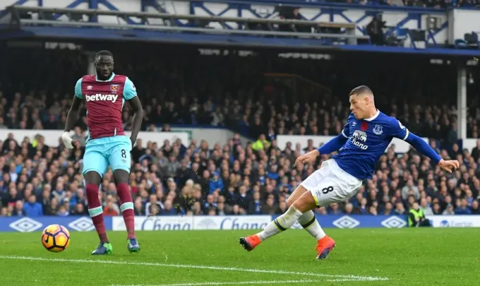 Framed Print : Ross Barkley Scores Everton's Second Goal: Everton vs West Ham United at Goodison Park Framed Print : Ross Barkley Scores Everton's Second Goal: Everton vs West Ham United at Goodison Park