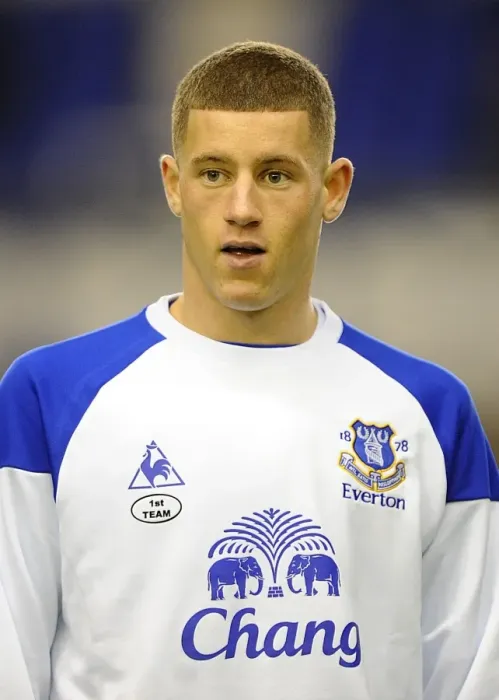 Framed Print : Ross Barkley's Thrilling Performance: Everton vs Swansea City, Premier League (21 December 2011, Goodison Park)