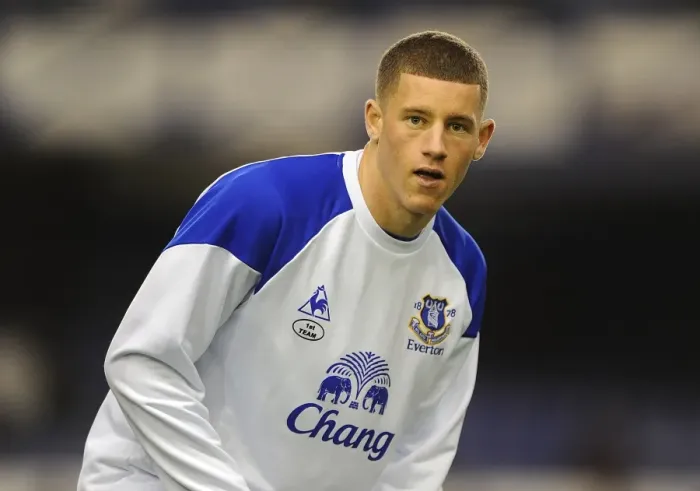 Framed Print : Ross Barkley's Thrilling Premier League Debut: Everton vs Swansea City (21 December 2011) Framed Print : Ross Barkley's Thrilling Premier League Debut: Everton vs Swansea City (21 December 2011)