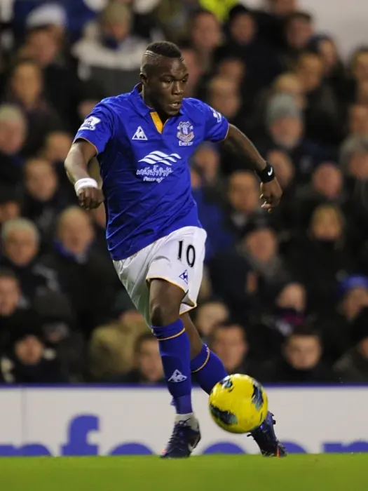 Framed Print : Royston Drenthe in Action: Everton vs Norwich City (17 December 2011) Framed Print : Royston Drenthe in Action: Everton vs Norwich City (17 December 2011)