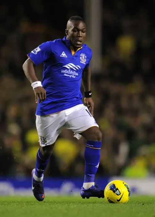 Framed Print : Royston Drenthe: In Action at Everton vs Norwich City (17 December 2011) Framed Print : Royston Drenthe: In Action at Everton vs Norwich City (17 December 2011)