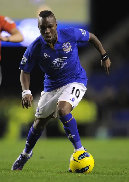 Framed Print : Royston Drenthe: In Action at Everton vs Norwich City (17 December 2011) Framed Print : Royston Drenthe: In Action at Everton vs Norwich City (17 December 2011)