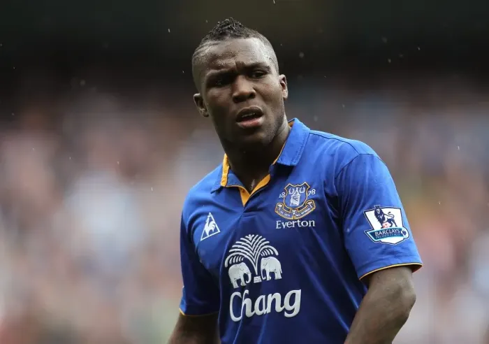 Framed Print : Royston Drenthe of Everton in Action against Manchester City (24 September 2011) Framed Print : Royston Drenthe of Everton in Action against Manchester City (24 September 2011)