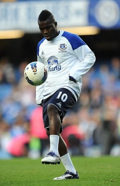 Royston Drenthe of Everton in Pre-Match Warm-up at Stamford Bridge before Chelsea vs Everton (15 October 2011)
