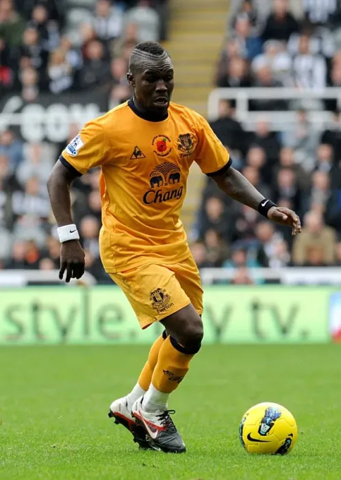 Framed Print : Royston Drenthe Faces Newcastle United: Everton vs. Newcastle, Barclays Premier League (5 November 2011) Framed Print : Royston Drenthe Faces Newcastle United: Everton vs. Newcastle, Barclays Premier League (5 November 2011)