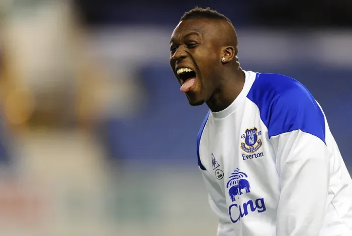 Framed Print : Royston Drenthe vs Arsenal: A Premier League Battle at Goodison Park (21 March 2012) Framed Print : Royston Drenthe vs Arsenal: A Premier League Battle at Goodison Park (21 March 2012)