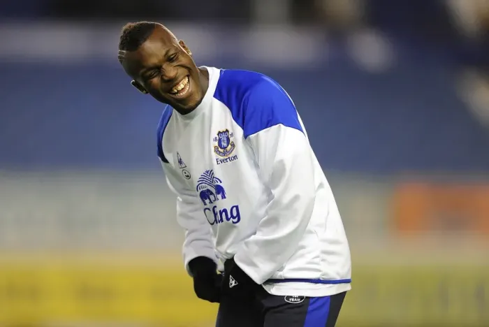 Framed Print : Royston Drenthe vs Arsenal: A Premier League Showdown at Goodison Park (21 March 2012) Framed Print : Royston Drenthe vs Arsenal: A Premier League Showdown at Goodison Park (21 March 2012)