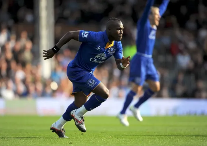 Framed Print : Royston Drenthe's Stunner: Everton's First Goal in BPL Clash at Craven Cottage (23 Oct 2011 - Fulham vs Everton) Framed Print : Royston Drenthe's Stunner: Everton's First Goal in BPL Clash at Craven Cottage (23 Oct 2011 - Fulham vs Everton)