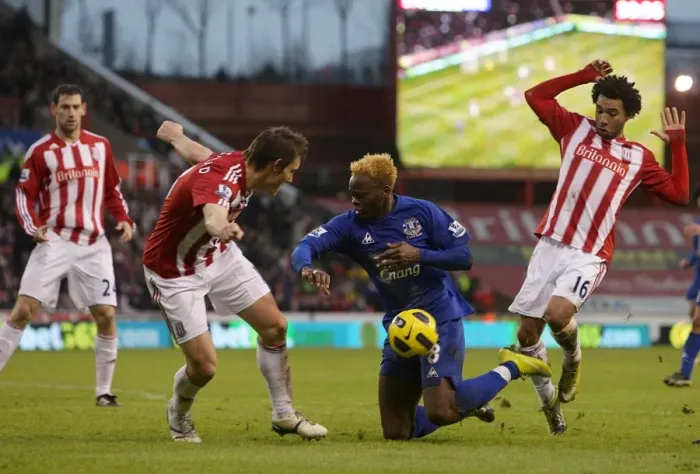 Framed Print : Saha in Action: Everton vs Stoke City, Premier League (01.01.2011)