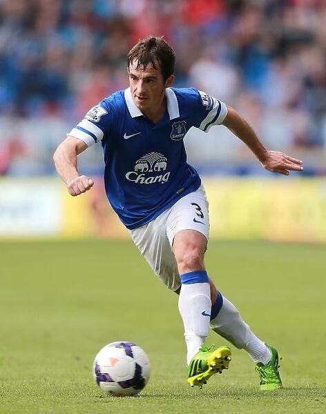 A Scoreless Battle at Cardiff City Stadium: Leighton Baines and Everton's Determined Defence (Barclays Premier League: Cardiff City vs. Everton, 31-08-2013)